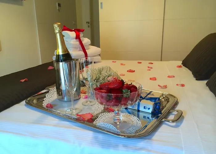 לינה וארוחת בוקר Napolart 4*