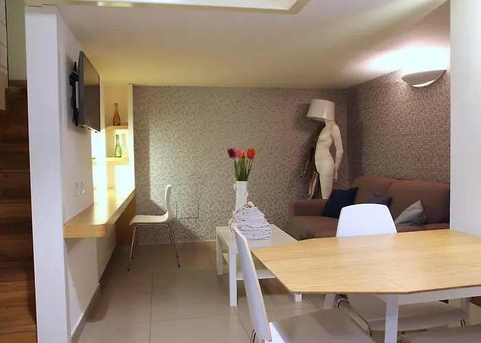 Napolart לינה וארוחת בוקר 4*