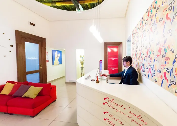 לינה וארוחת בוקר Napolart 4*