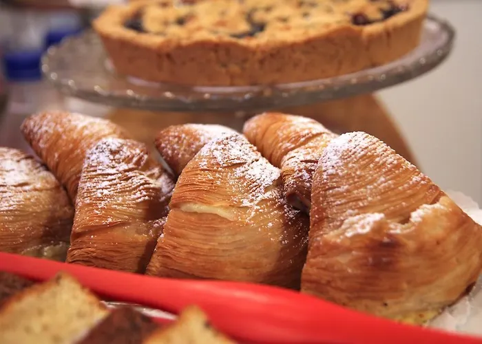 לינה וארוחת בוקר Napolart 4*